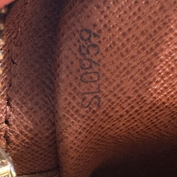 LOUIS VUITTON Danube crossbody bag with dustbag and COA - Picture 12 of 17